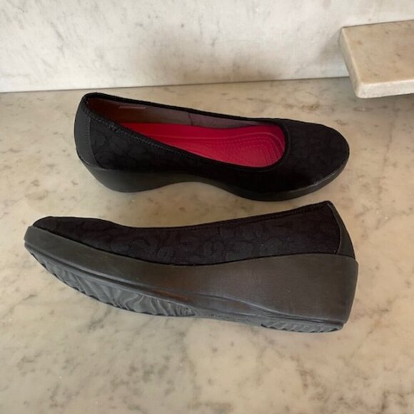 CROCS Busy Day Cual Comfort Leopard Print Black Wedge W10 - Picture 3 of 15